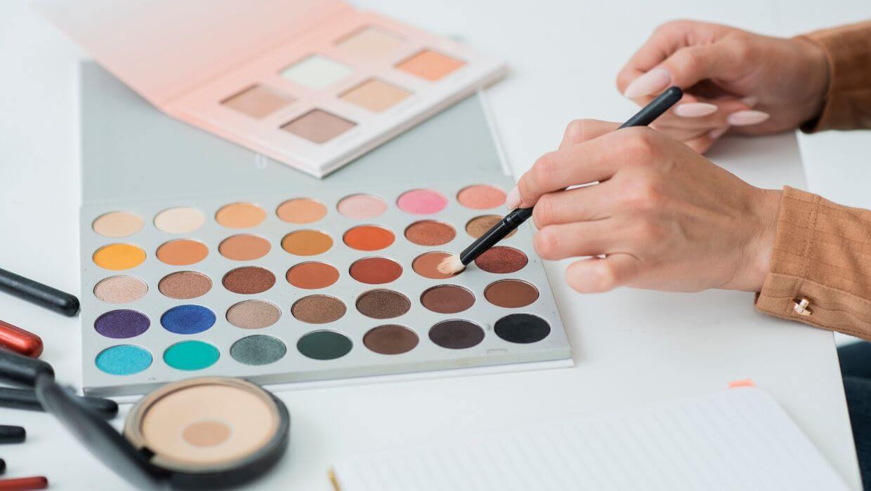 Como Passar Sombra nos Olhos